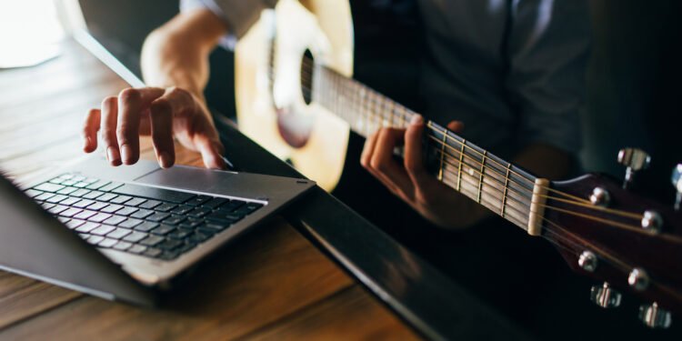 5 Reasons to Consider Online Guitar Classes for Your Musical Journey