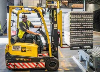 The Essential Guide to Becoming a Certified Forklift Operator