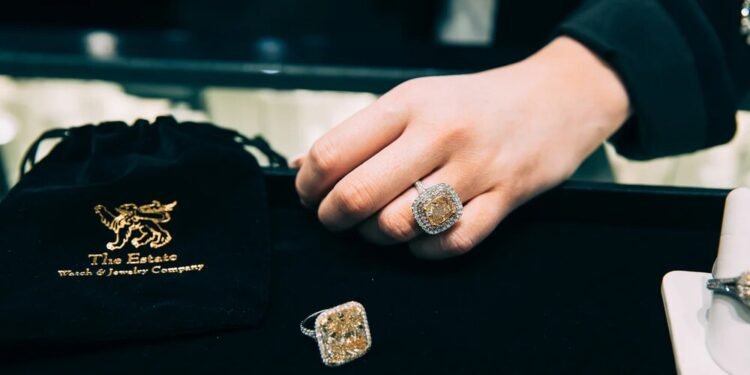How Trusted Jewelry Buyers Make Selling Easy